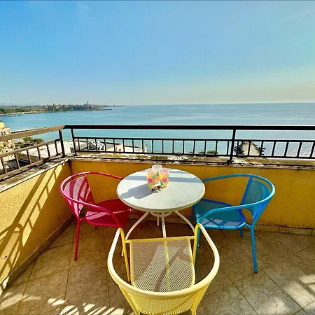 Menada Grand אהלוי