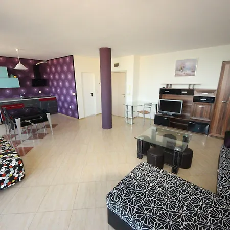 Menada Grand Apartament *