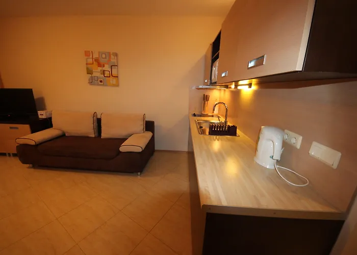 Menada Grand אהלוי