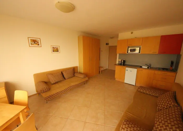 Menada Grand אהלוי