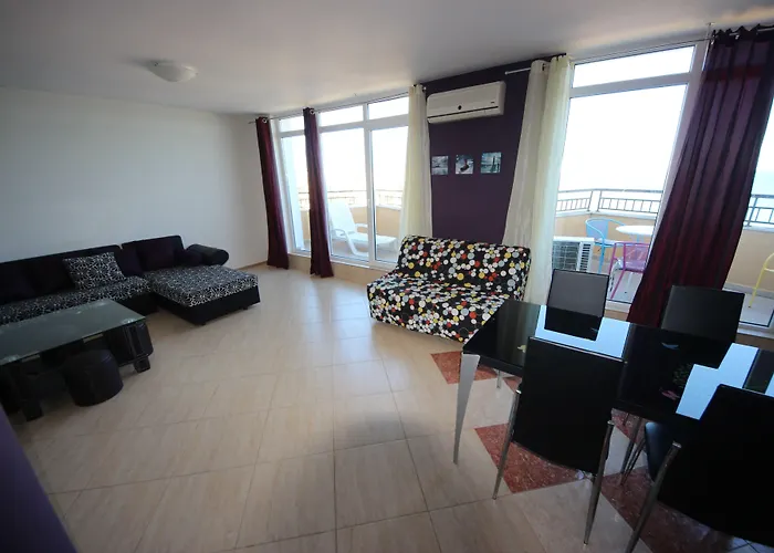 Menada Grand אהלוי