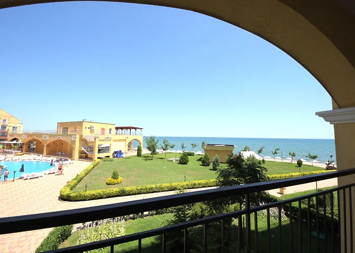 Menada Grand אהלוי