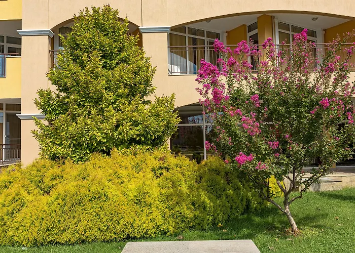 Menada Grand אהלוי