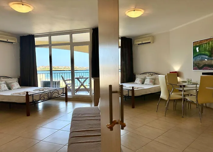 Menada Grand אהלוי